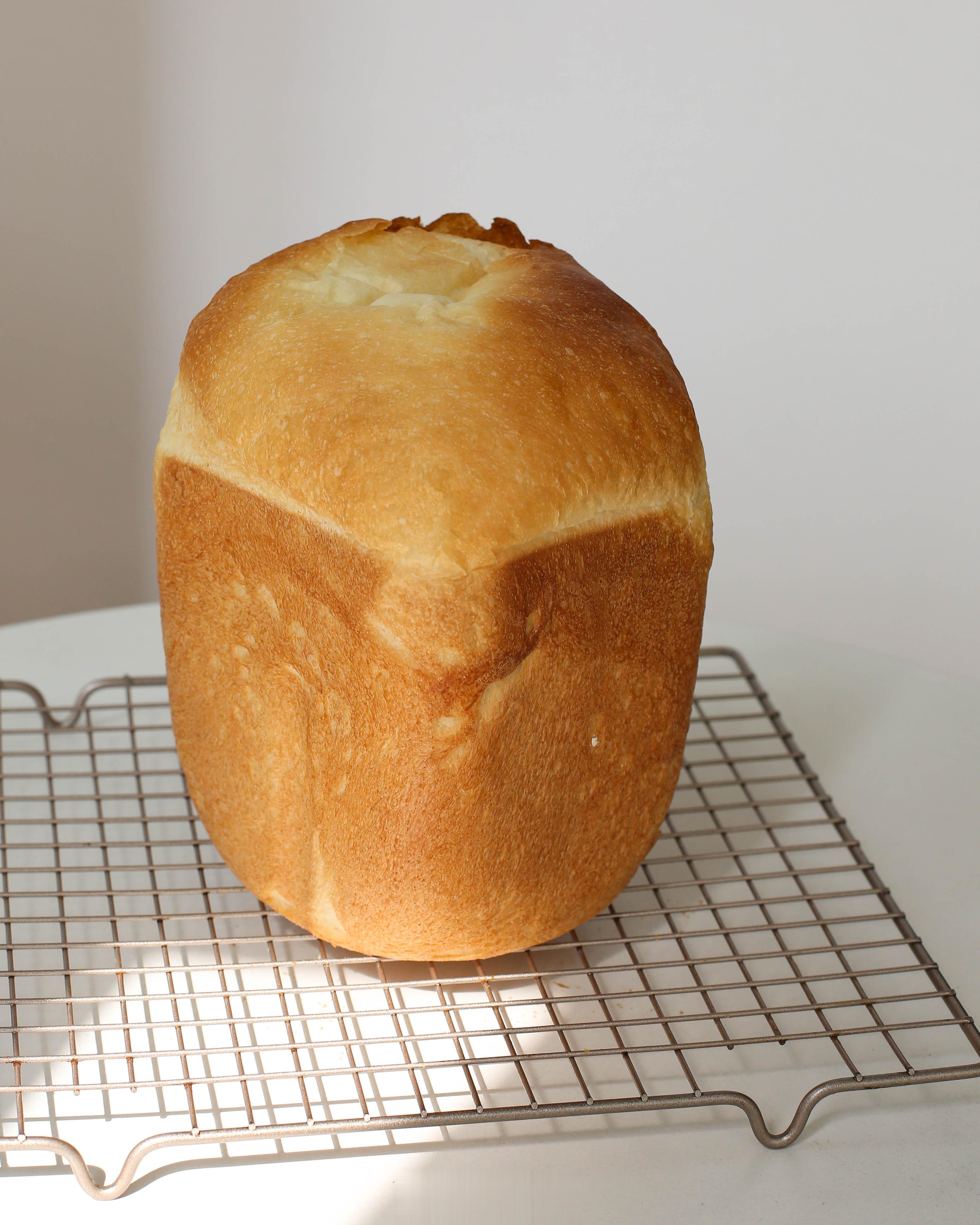 汤种炼乳软绵绵吐司🍞#食谱# 汤种用料：高筋面粉50g；水 200g；盐1g；