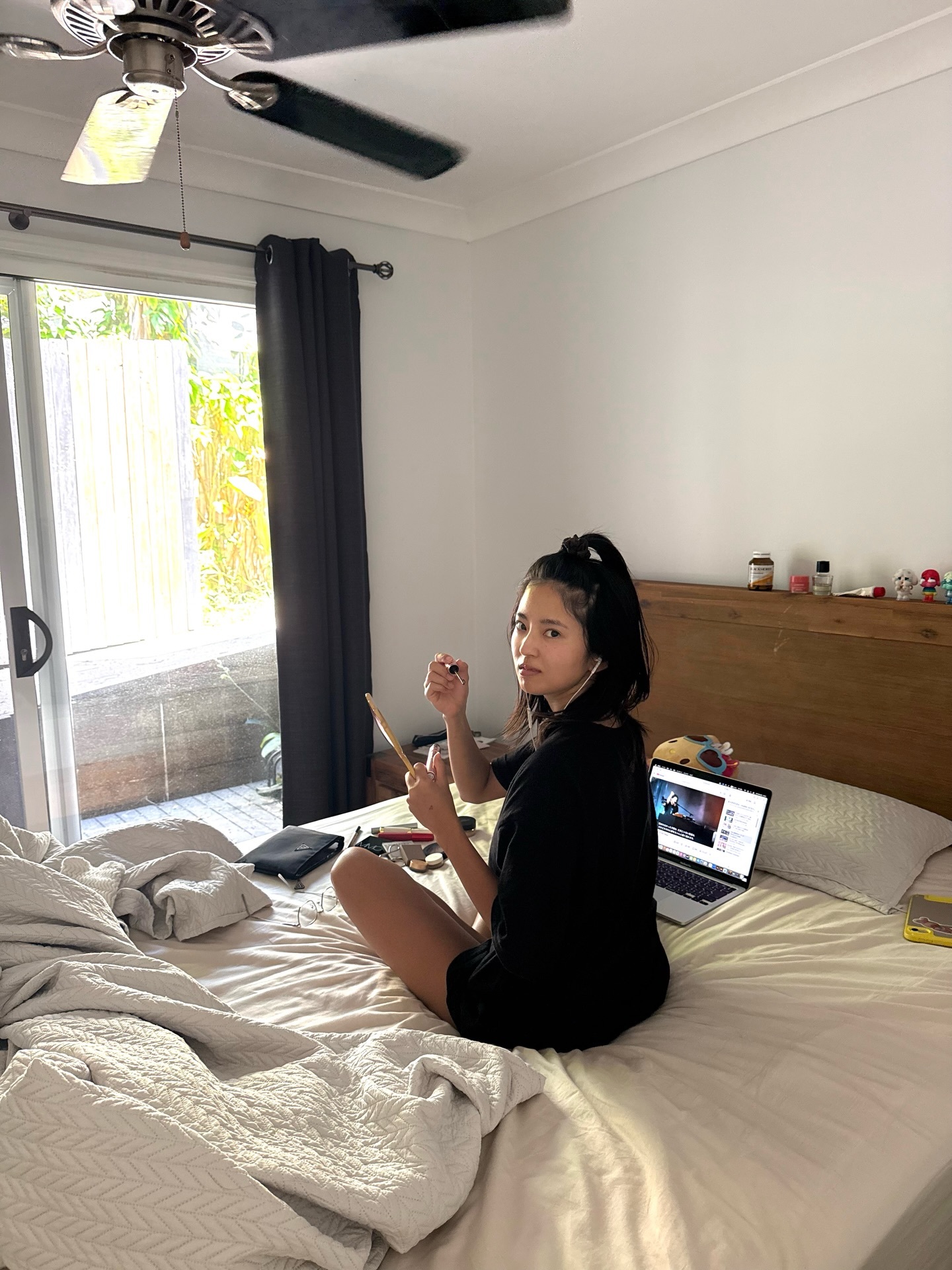 鈴本美愉「😒😒😒ケアンズから帰宅しました✌︎」 