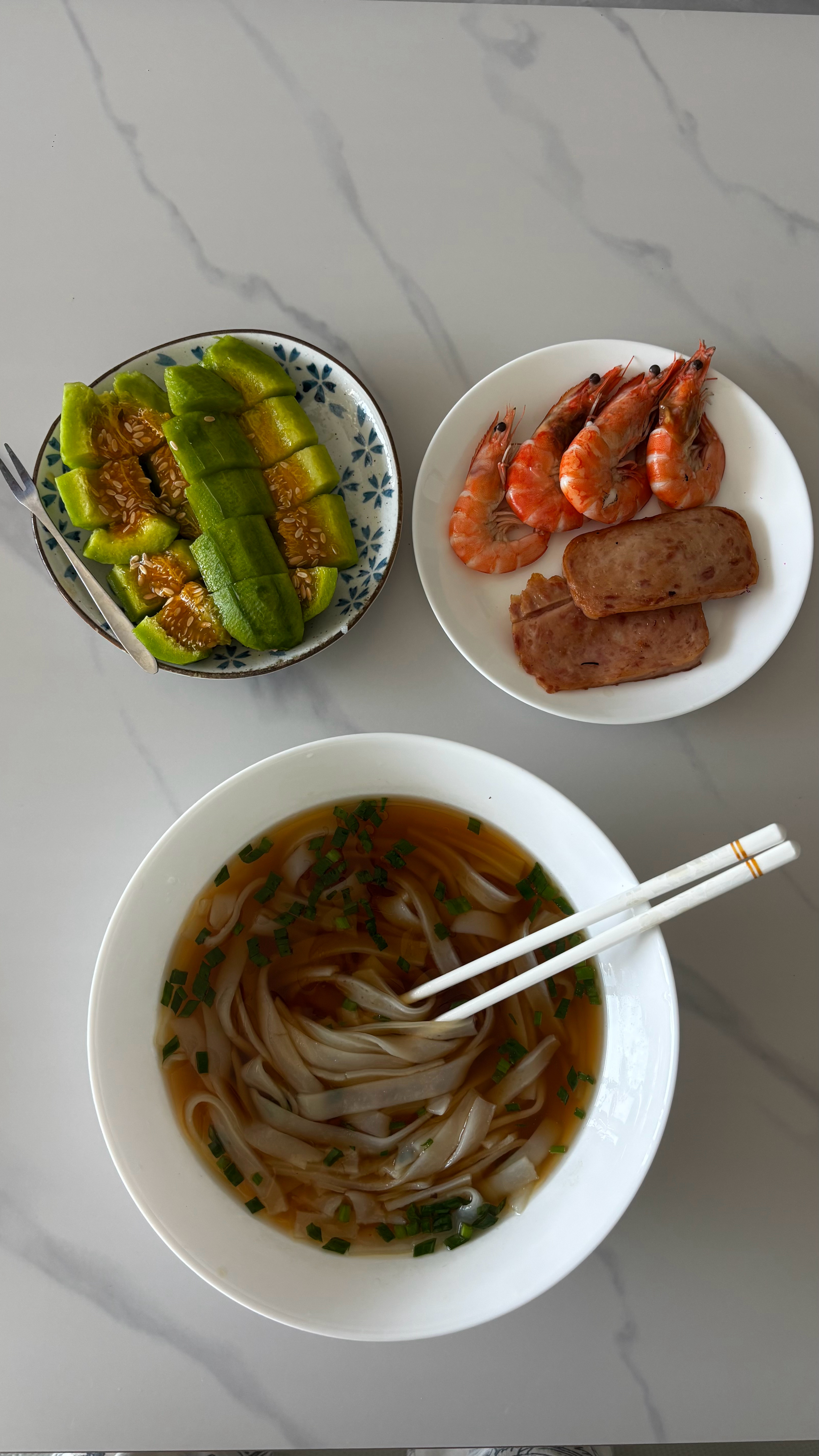 好好养自己一次的意义是什么？生活规律，三餐自炊，随心食味，自在安然。在烟火日常里