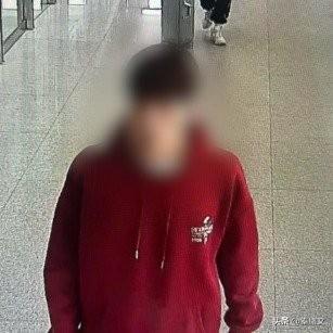 重庆17岁小伙失联！柬埔寨园区索20万赎金，不放人就转卖
 
重庆这事儿看得人后