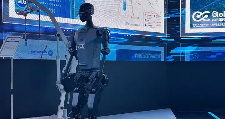 再出战！半马冠军“天工”将参加人形机器人运动会