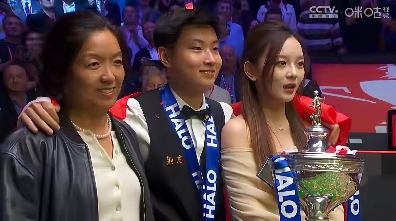 这两个女人，间接地改变了斯诺克的历史进程！

赵心童以18比12击败对手，夺得斯