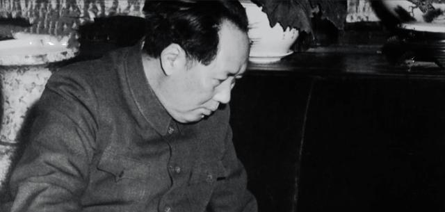 毛主席晚年为何时常痛哭？毛主席有万般豪情，也有千般柔情，但一生叱咤风云的毛主席却