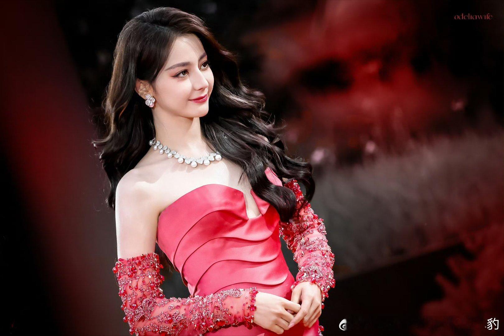 疑似陈飞宇妈妈取关迪丽热巴巴姐独自美丽，不要造谣哦 