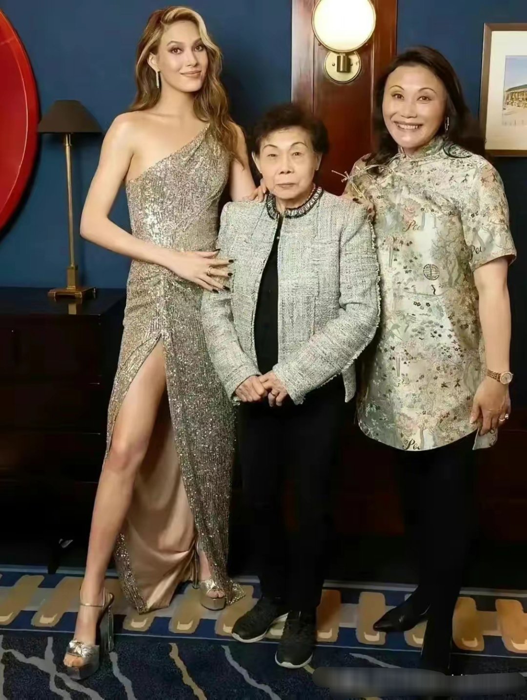 谷爱凌的身高和颜值都很高，看起妈妈和婆婆的颜值都不在线，这样的话，爸爸的颜值一定