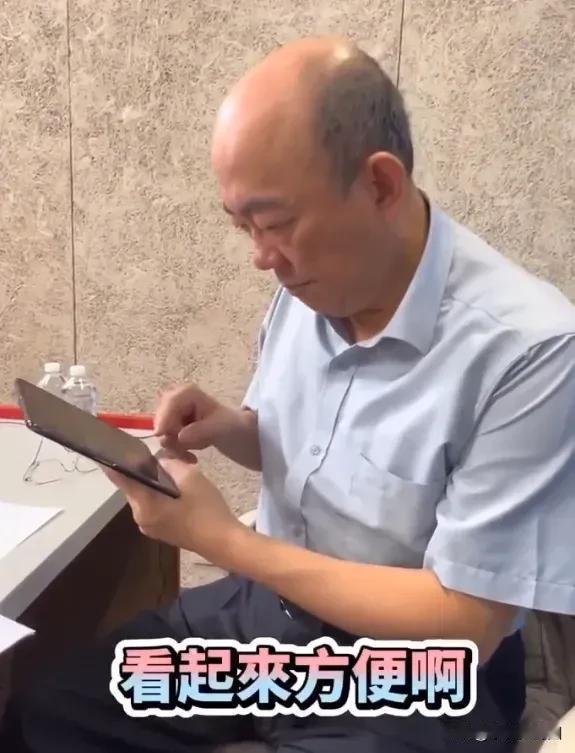 iPhone现在已经把它丢掉了，这是台湾大佬郭正亮的原话，他已经用上了大陆手机了