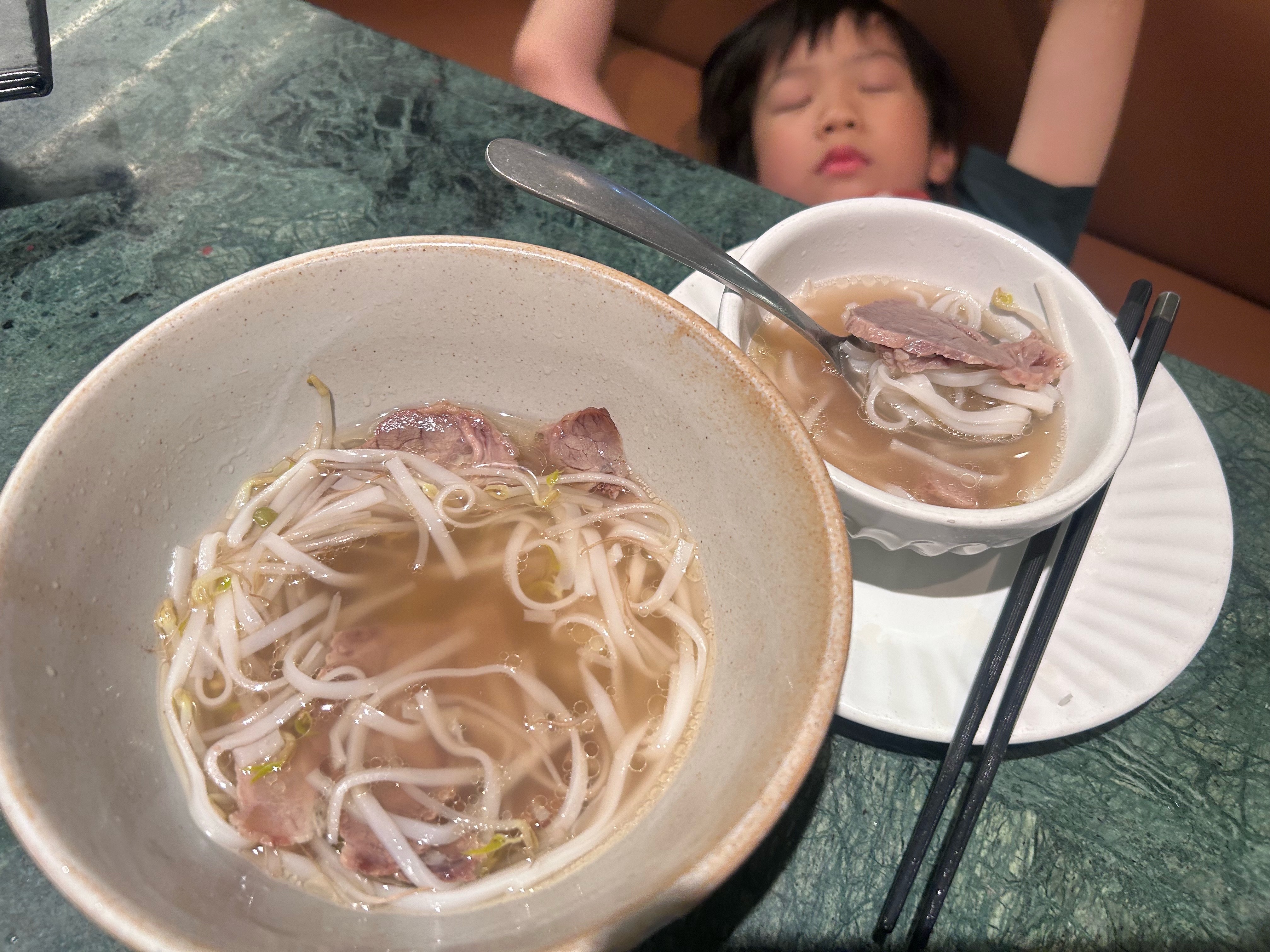 诺：妈，为什么没这么好吃了？刚刚还很好吃，现在不好吃了 