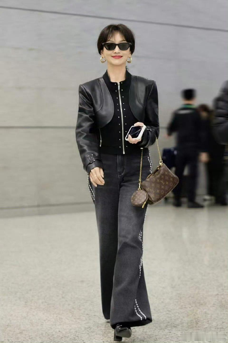 25年才是赵雅芝的当打之年 顶流的自我修养！九台春晚无缝衔接，唱经典、玩创新、秀