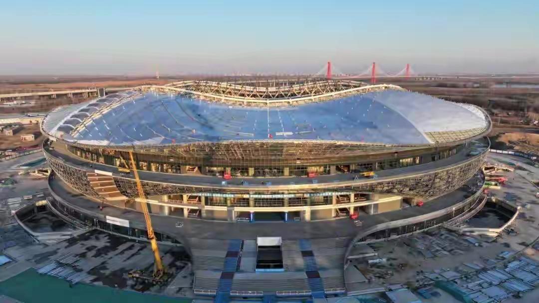 产业为王！济南黄河会展中心专业足球场预计今年年底完工，有些济南球迷扬言太远了不去