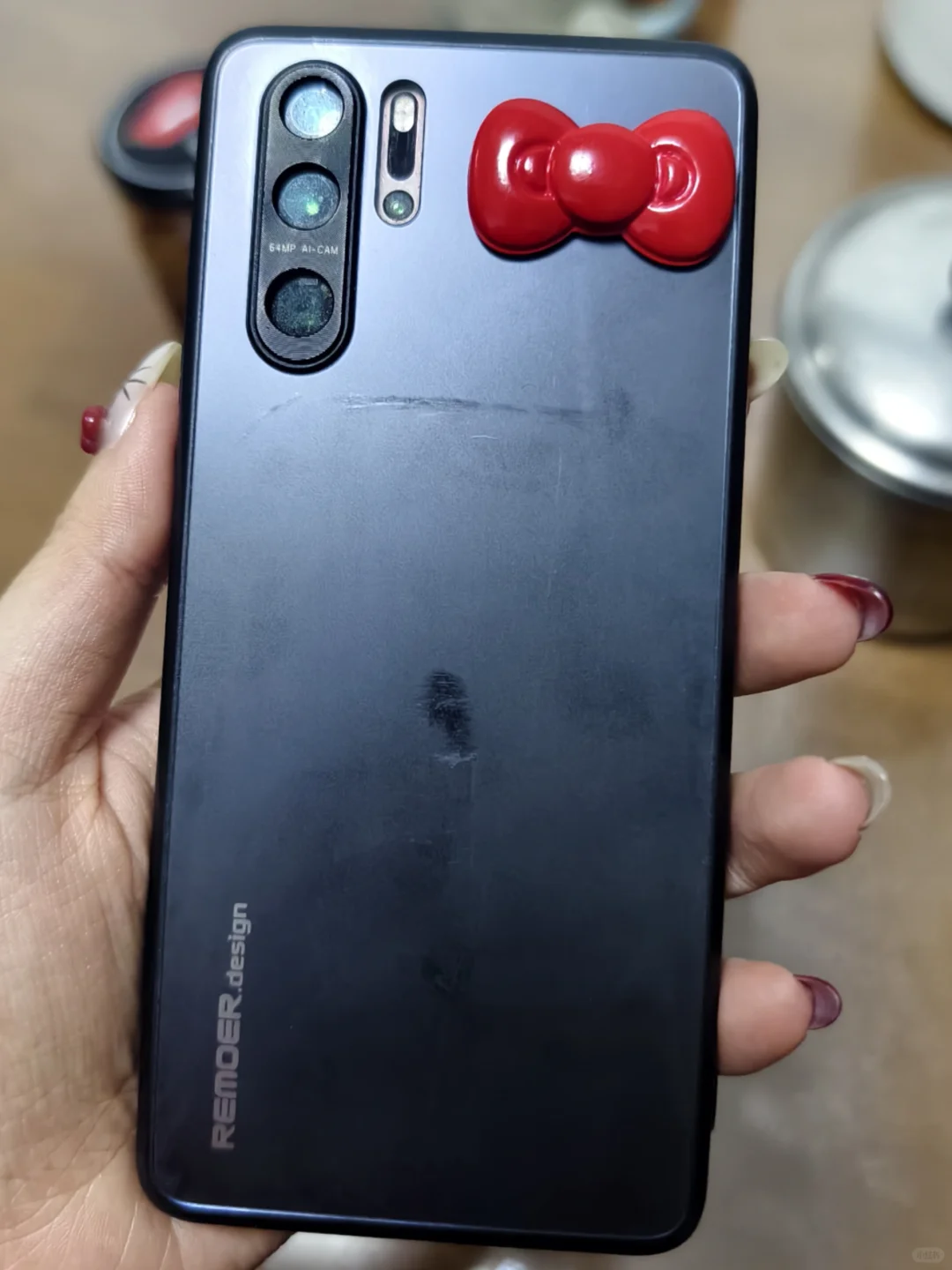 我爸给手机壳贴蝴蝶结