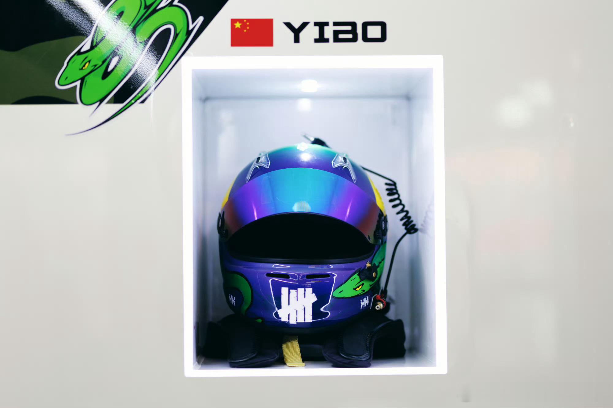 王一博破雨而行王一博守住自己的节奏 王一博破雨而行，王一博守住自己的节奏，试车结