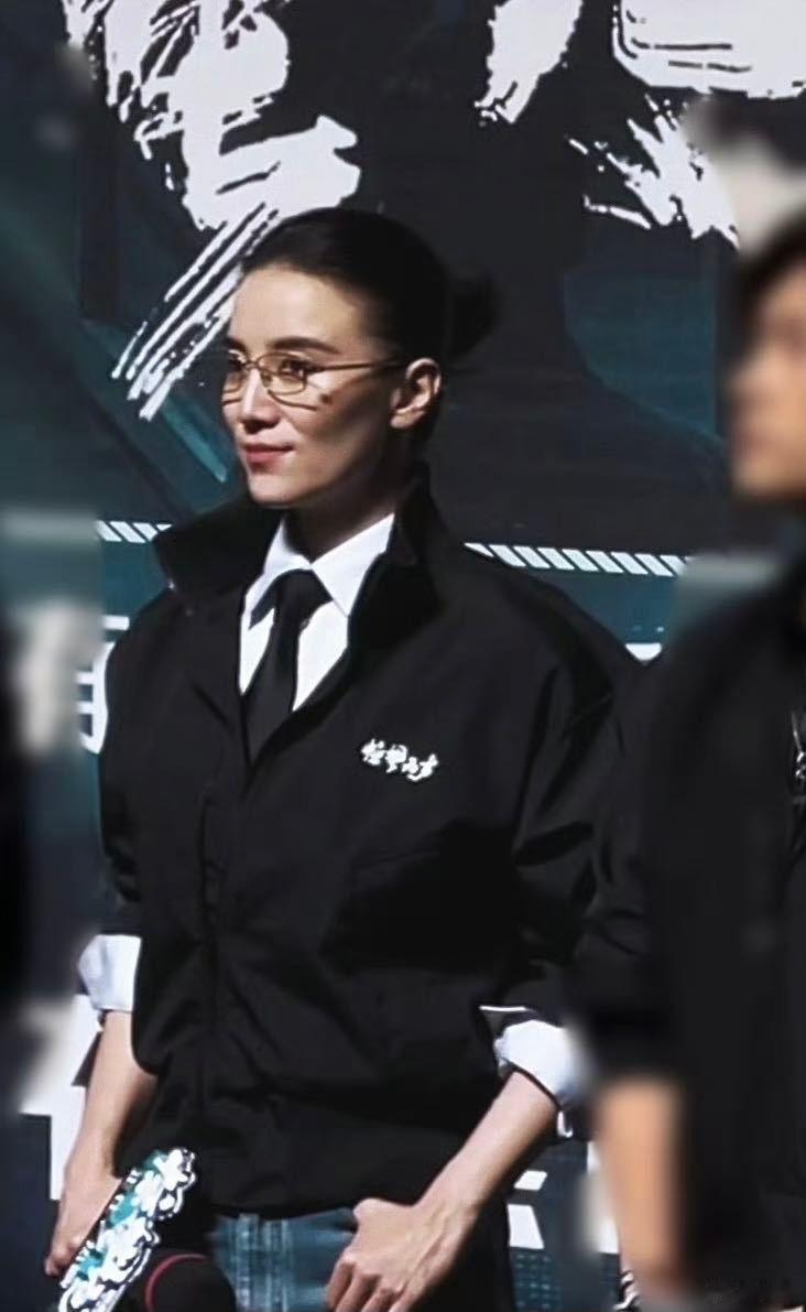 宋佳回应十几台机器怼脸的压力 这才是真正的演员啊😭！《惊蛰无声》路演现场，宋佳