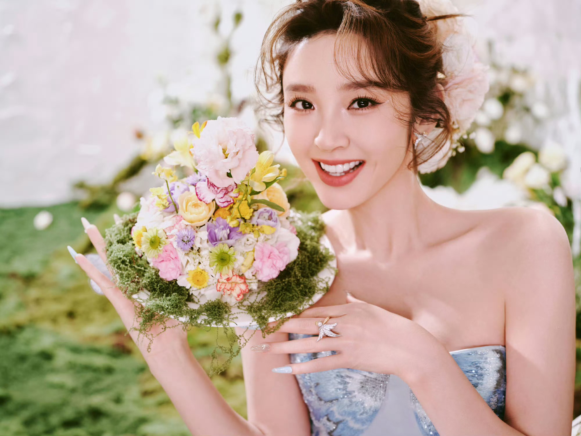 时光眷顾美好，唐艺昕 