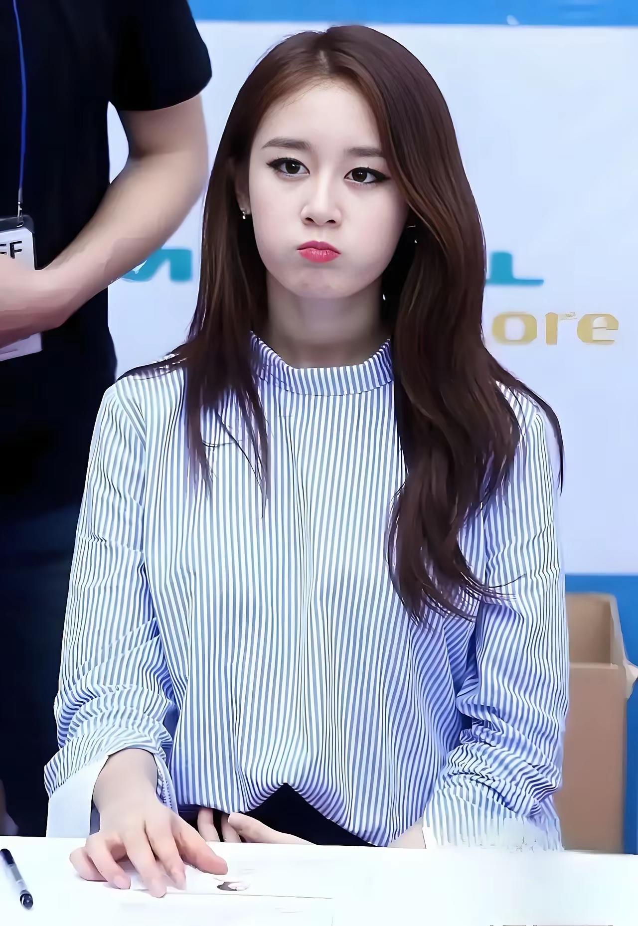 元气少女穿搭指南👗✨晒一张相册里的旅行照片吧 新入职场女性如何选择高跟鞋 长的