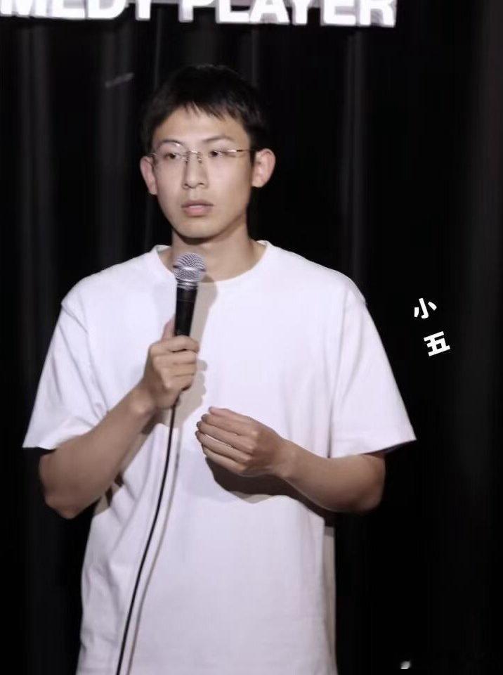 打针从擦酒精的时候就开始痛脱口秀和Ta的朋友们这段脱口秀也太真实了，很多人怕的根
