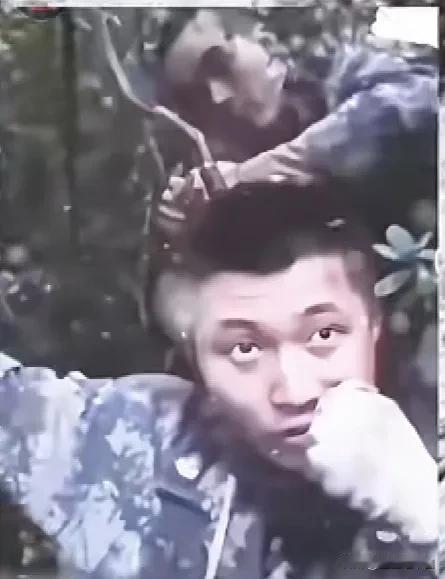 请记住这两位边防战士！

当看到这张照片介绍，心情激动。
2021年东章河谷边境