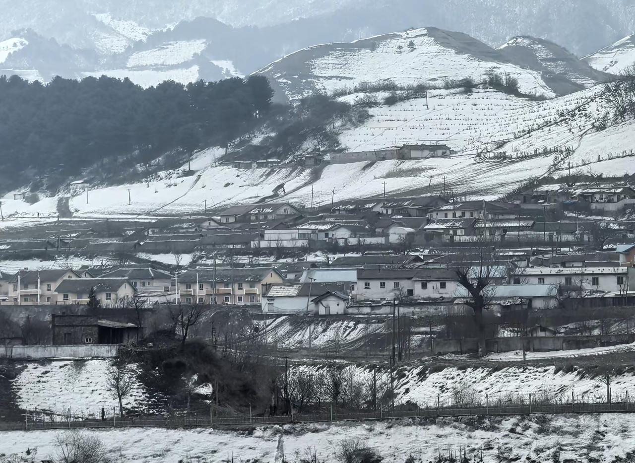 到底是我们有优越感，还是对面更有幸福感