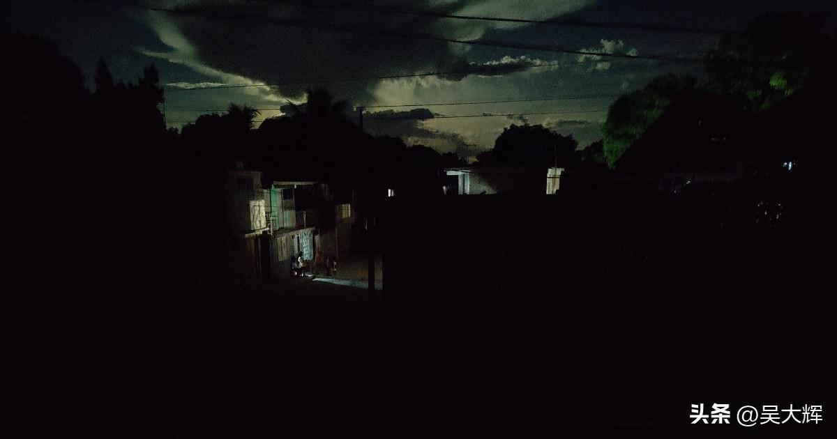 古巴再次全国大范围停电
 
据古巴能源部消息，该国全国电力系统完全瘫痪。
目前尚