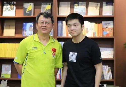 吴敬平：孤极盘厚地，秀色入苍天
小胖：师傅，情真意切，格局拉满
吴敬平：一球、一