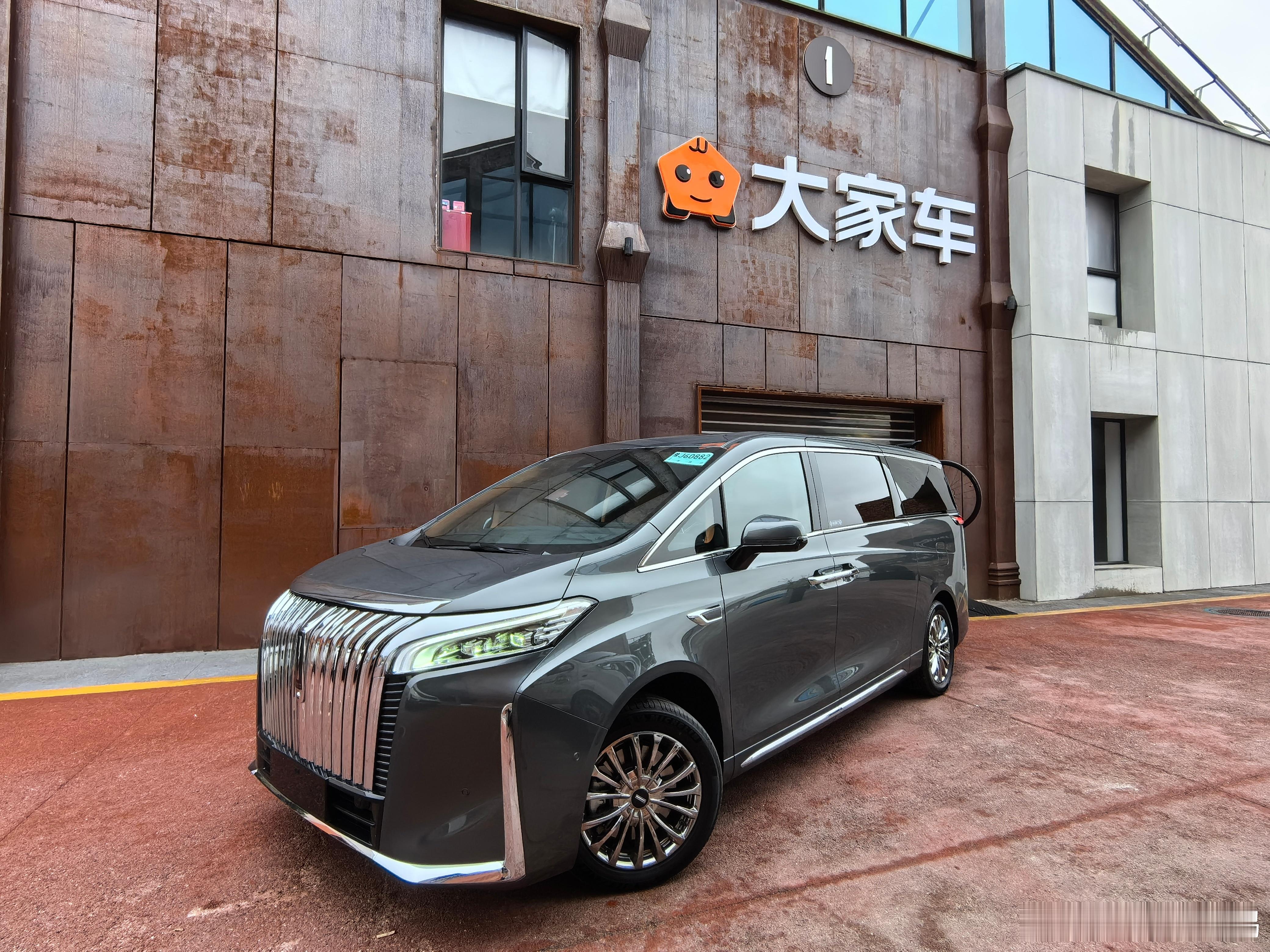 5米4车长、二三排共轨加全平地台，造就了一部神奇的汽车[努力] ​​​