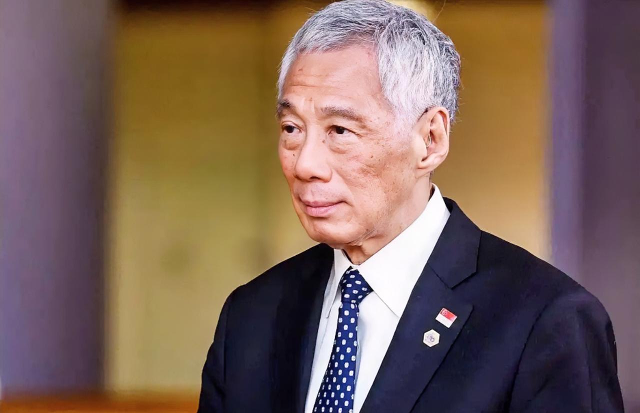 摊牌了！马六甲海峡不是新加坡一家的私产。面对印尼外长那句“尊重历史事实”的正面硬