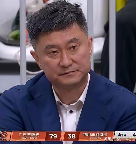 今晚，江苏男篮又奔着广东男篮，又朝杜峰去了。不过，这一回江苏男篮恐怕难逃狂输。杜