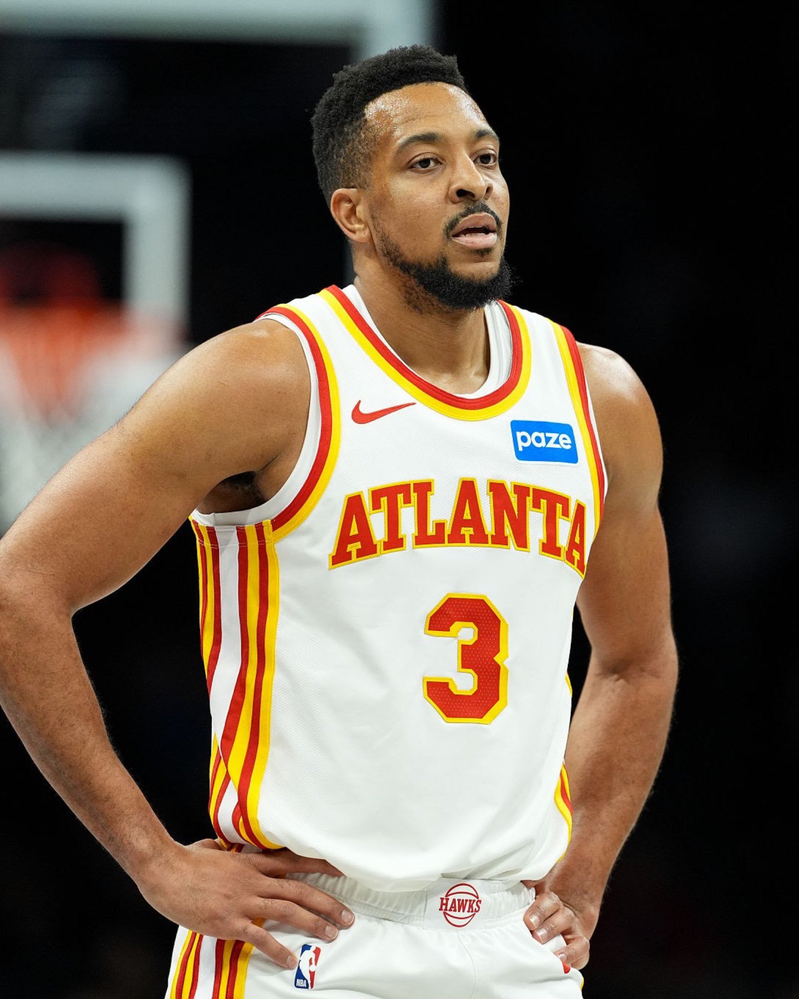 CJ两罚不中，给了尼克斯绝杀机会，但布里奇斯没抓住。老鹰1-1扳平大比分，尼克斯