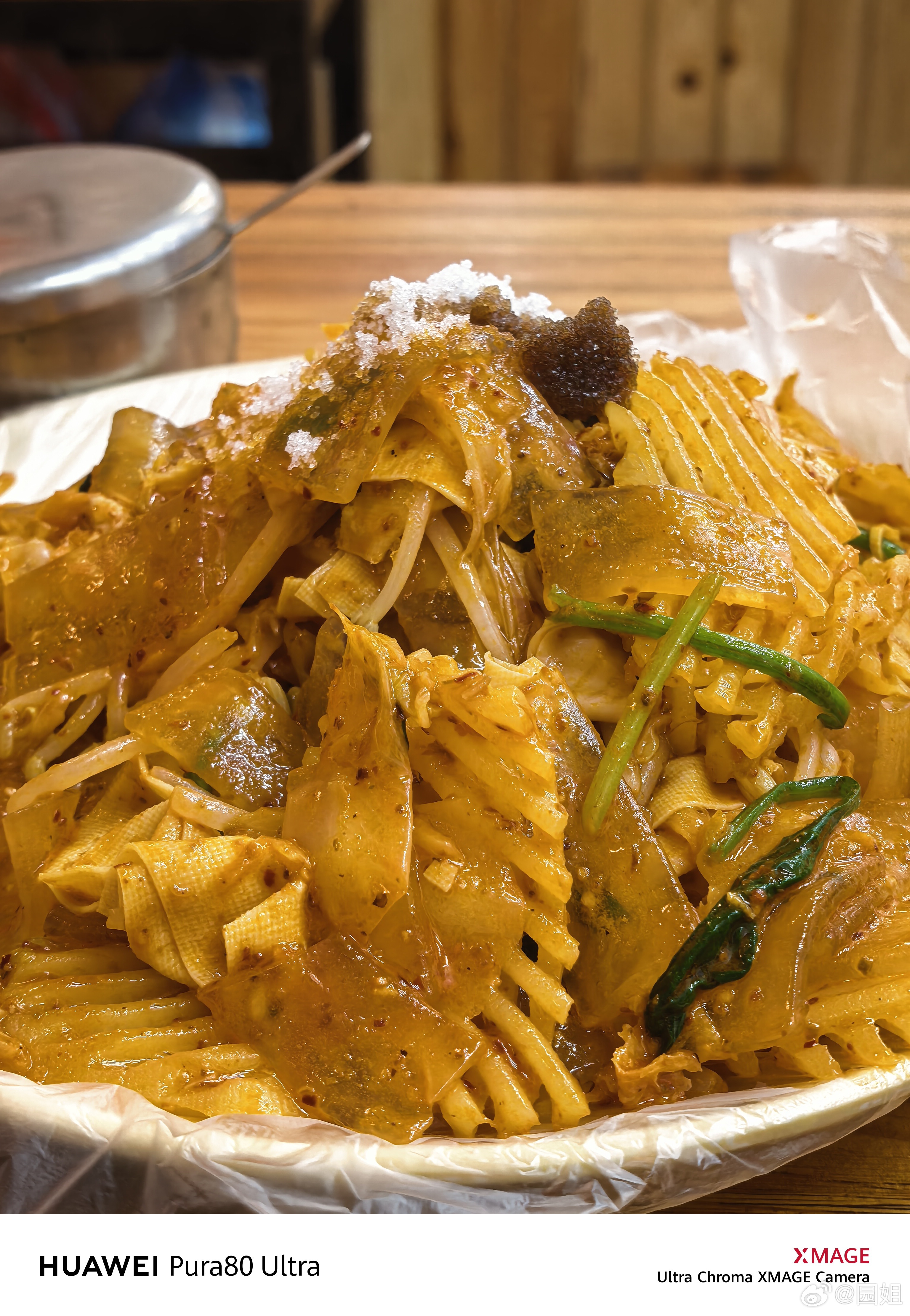 今天吃一个苍蝇馆，在丹东的麻辣拌地位数一数二的