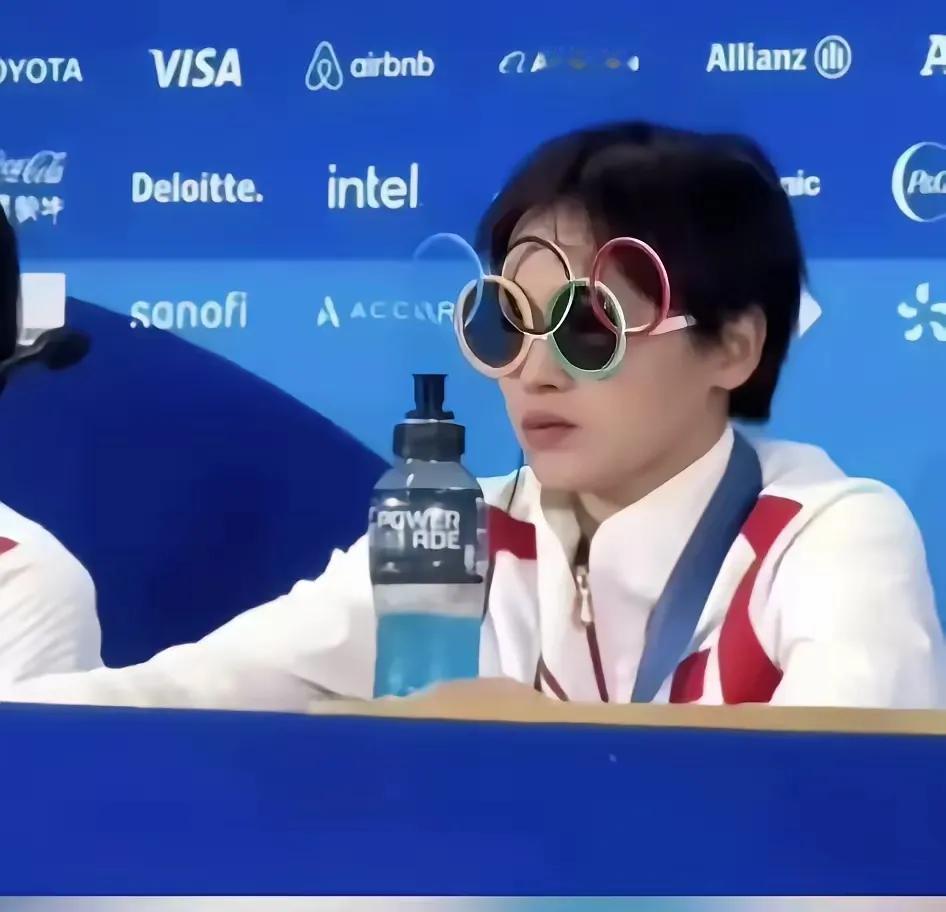 你敢相信？全红婵的采访，竟然如此惊艳！

第一，面对镜头，她从容不迫。
第二，回