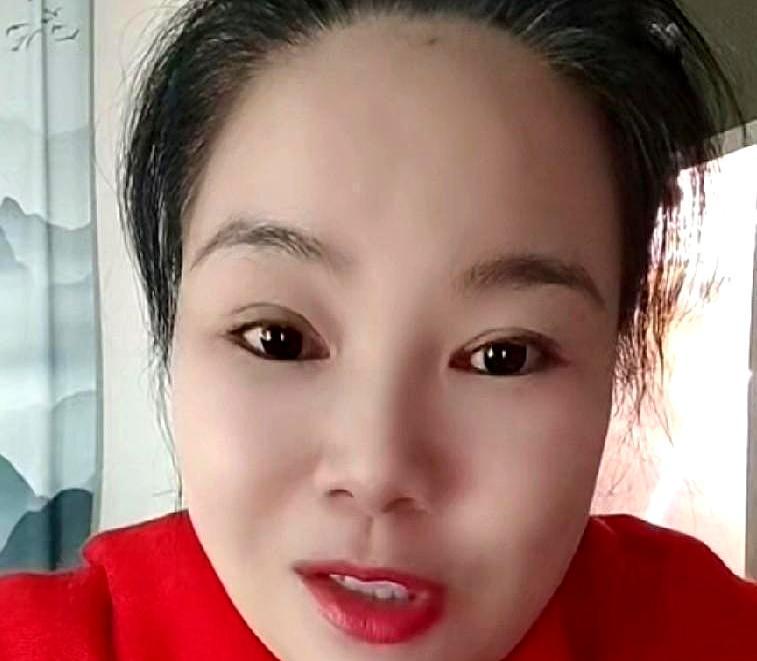 张兰突然闭口不谈孙子了。
 
汪小菲在直播里直接怼：“妈，你以后别老往外说孩子的