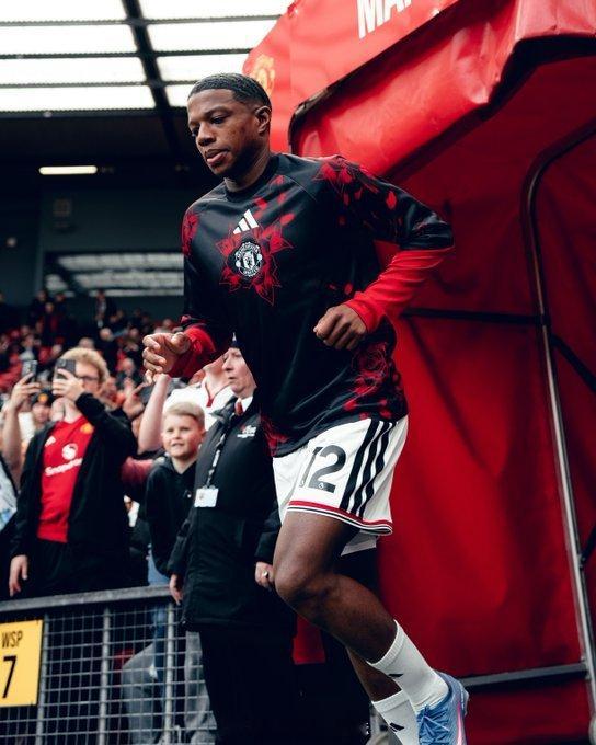 【马拉西亚离开曼联】曼联官方宣布，26岁荷兰左后卫马拉西亚，本赛季结束后合同到期