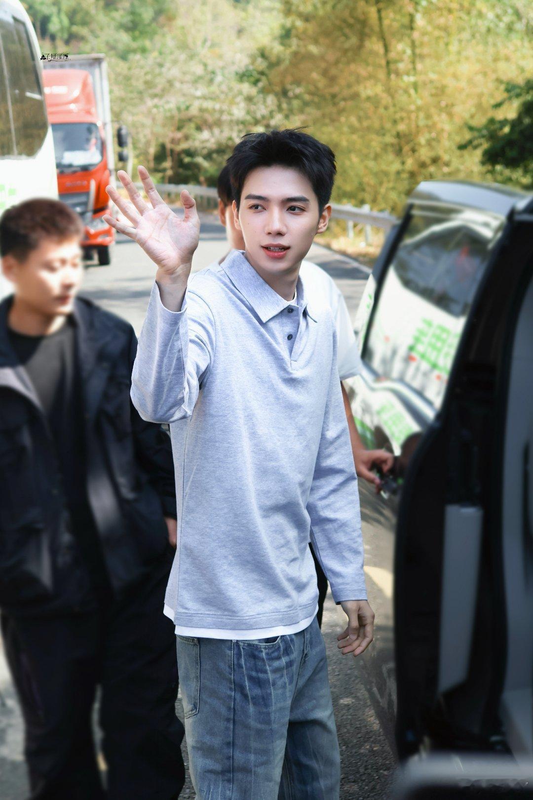 罗一舟二十有六山海任舟游 💚罗一舟0316生日快乐 晚安一舟✨夏天的铃声响起，