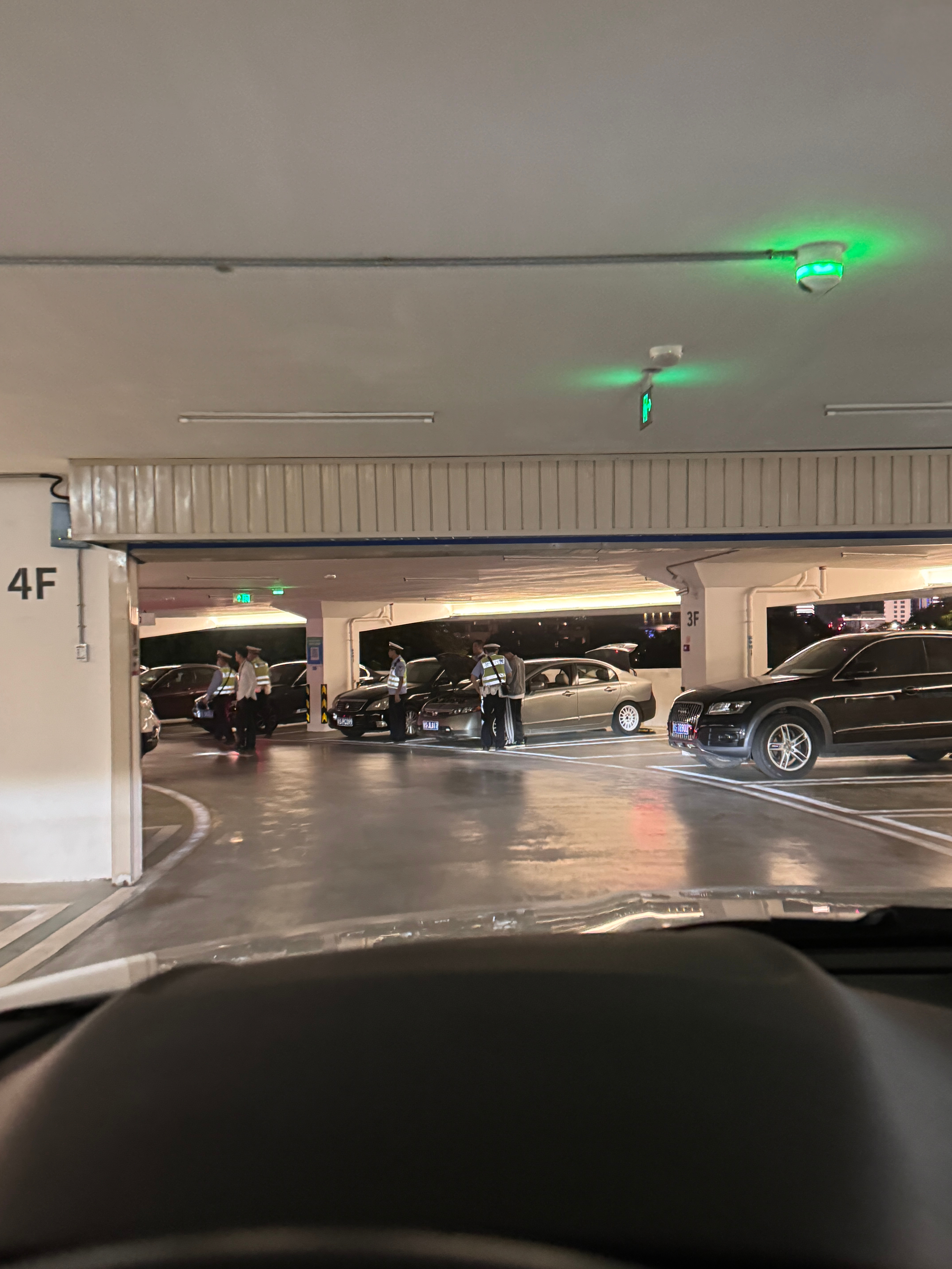 屌丝扎子开着原厂车误入七楼选秀[微笑]落荒而逃 ​​​