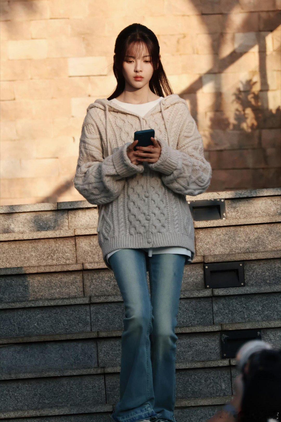 杨超越的路透又有了村花的感觉。 