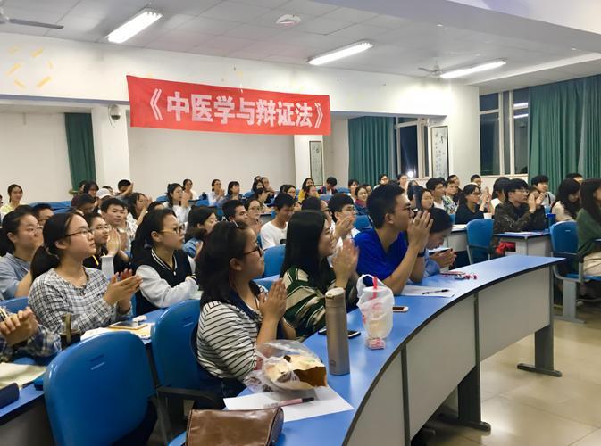 文科生学中医真的适配吗？这些优势太吃香了✨
一直流传“文科生不能学医”，但近几年