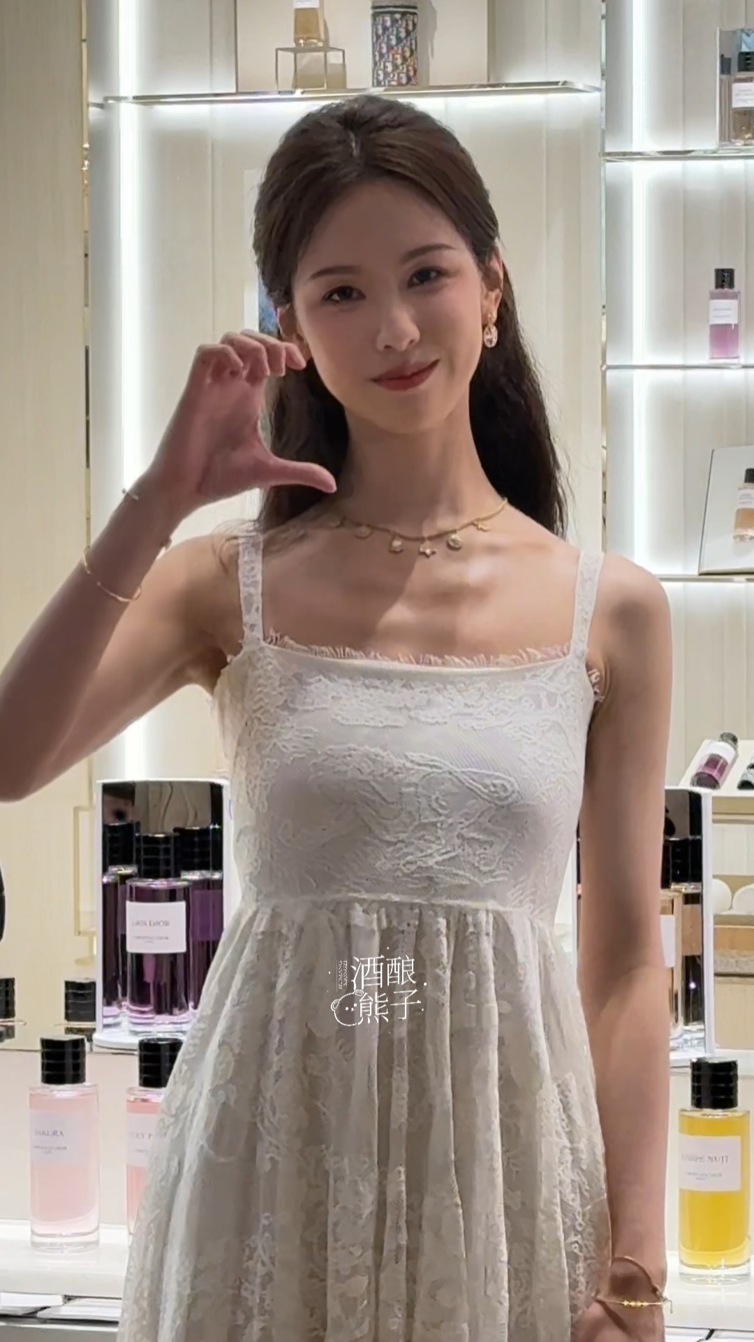 啊啊啊啊啊啊妈咪比心陈都灵我要缠着你一辈子了😭😭😭😭😭 ​​​