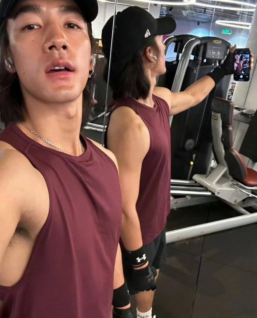 沉浸式欣赏此沙热身此沙正在进行“非必要不使用替身”的热身环节。这比例，这线条，这