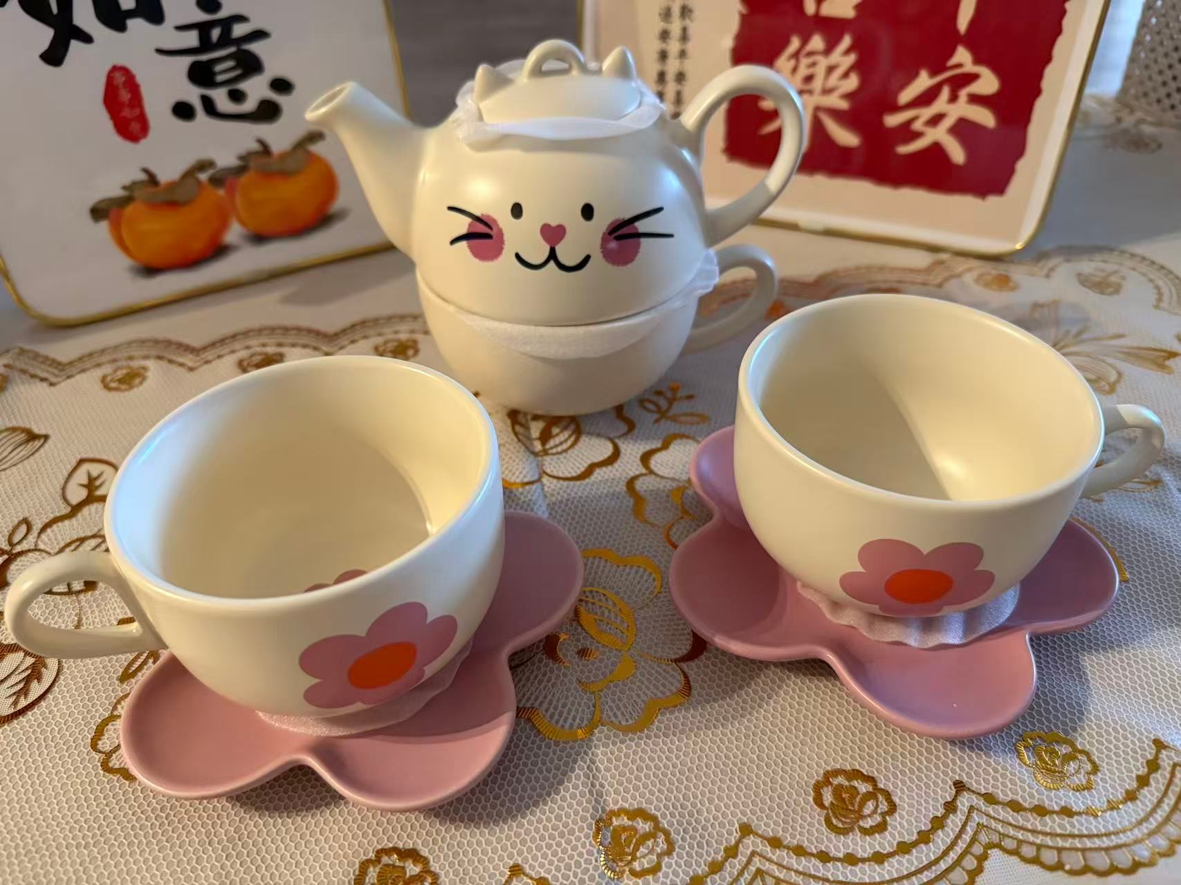 太可爱了，收到了这一份这么可爱的小茶具，一会就拿来泡茶喝哈哈哈哈太喜欢了 