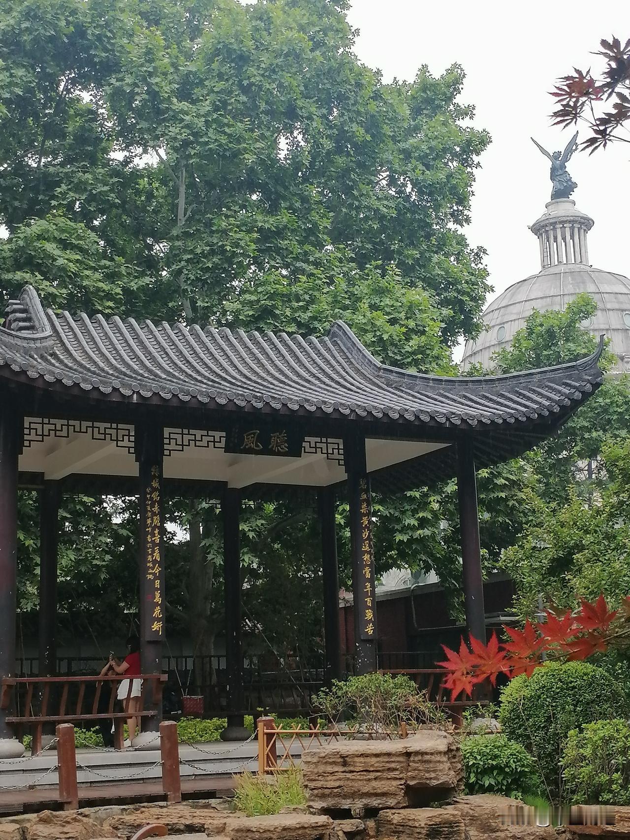 晒图笔记大赛这是位于郑州碧沙岗公园的听风亭，很显然，这是为了纪念北伐军将士的一个