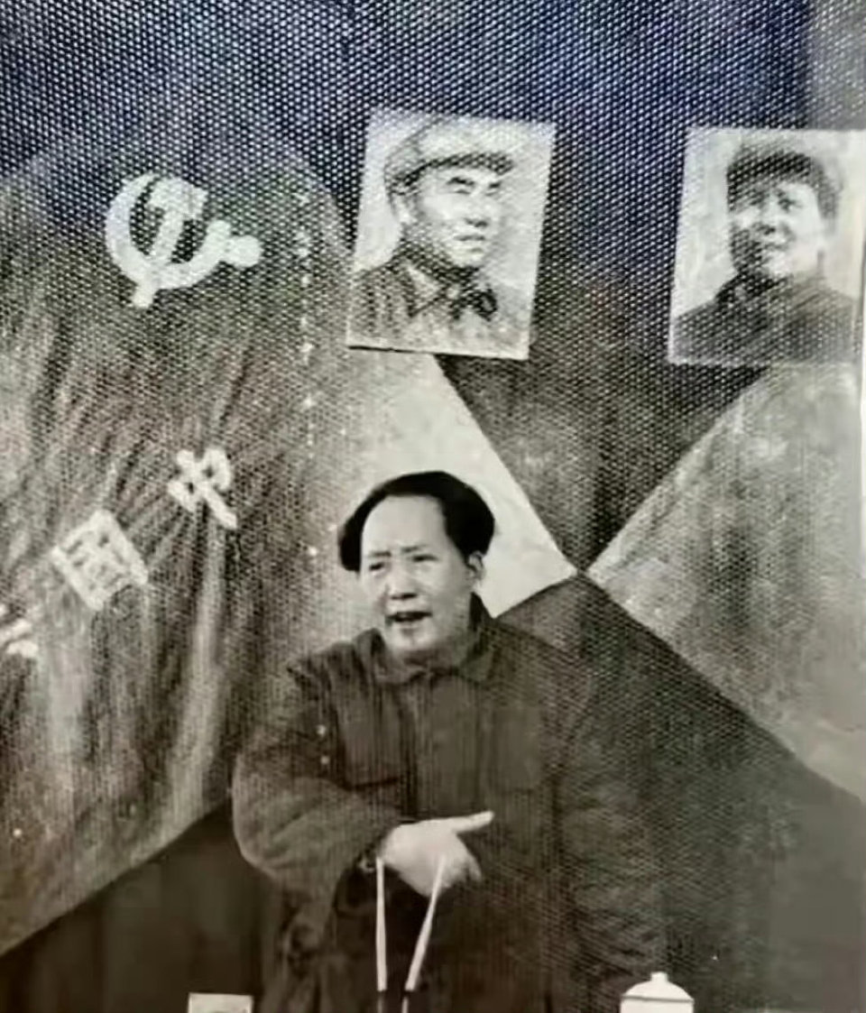 毛主席：“对敌人的仁慈，就是对人民的残忍。  郑州·CBD广场