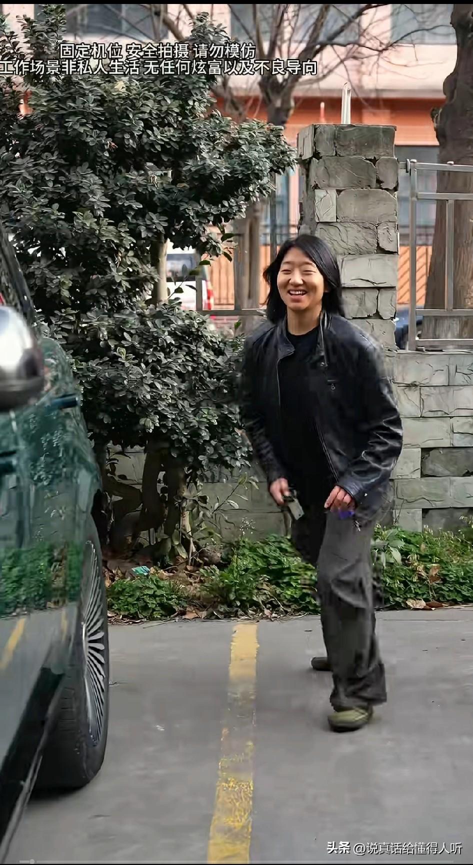 请问这位是男同事还是女同志[打脸]