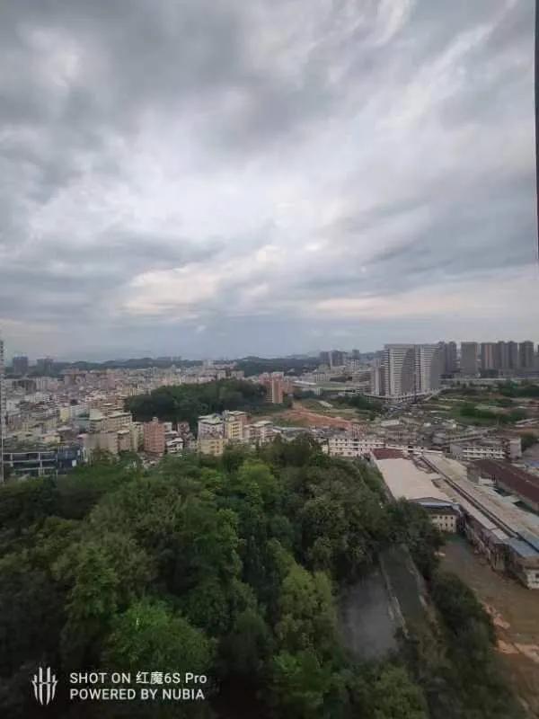 #如果有机会、你会买一楼的房子吗?#
有很多人都对一楼持有保留态度，觉得一楼潮湿