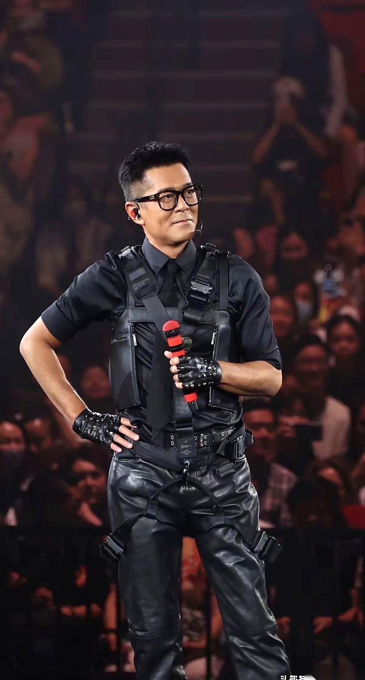 看到古天乐站上红馆开演唱会的那一刻，我心里咯噔一下。
那个说过一万遍“我不是歌手