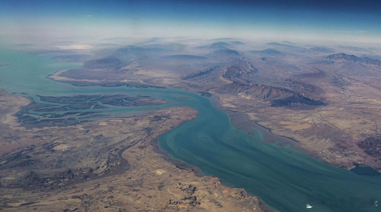 特朗普称能轻易恢复对伊朗动武若美国允许伊朗对霍尔木兹海峡收“过路费”，对美将是灾