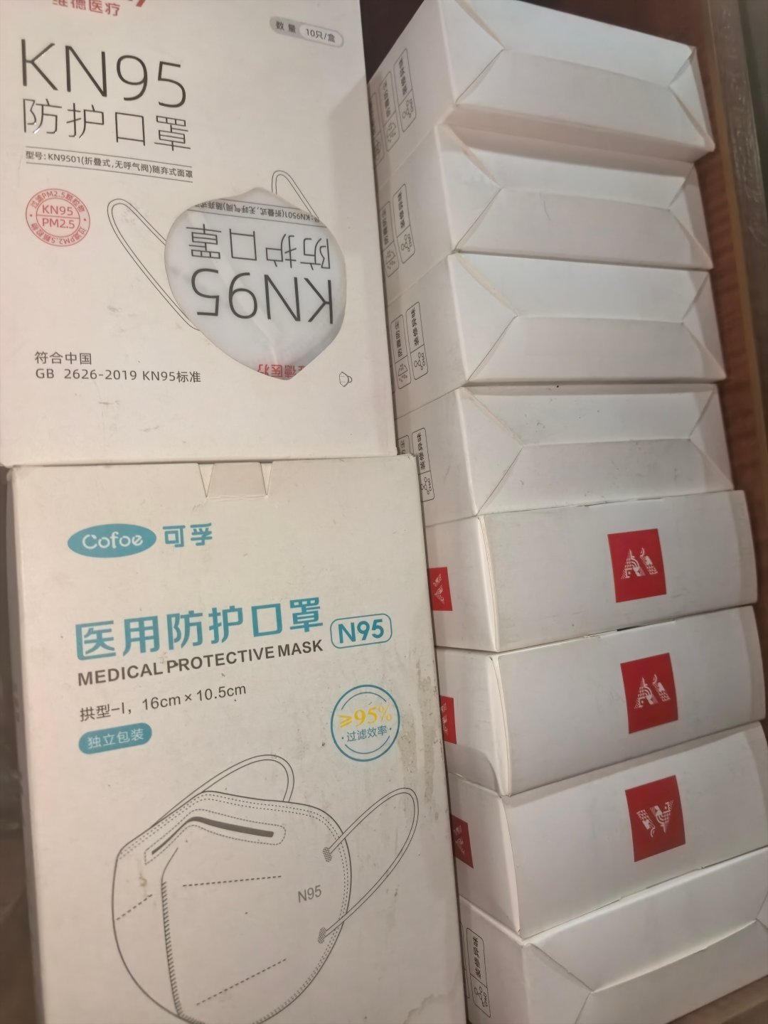 中国人骨子里的囤货基因哦，反正有地方过期了也囤着了，万一还有用