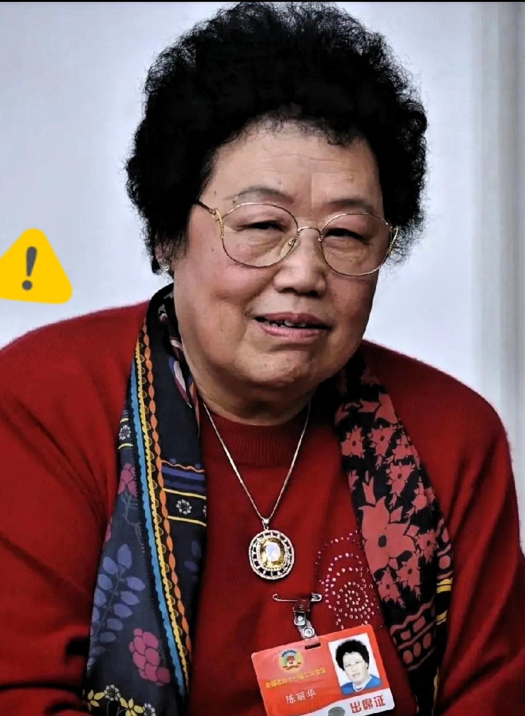 别总盯着陈丽华家那点遗产分配了，其实眼下心里最没底、最难受的，恐怕是她公司里那几