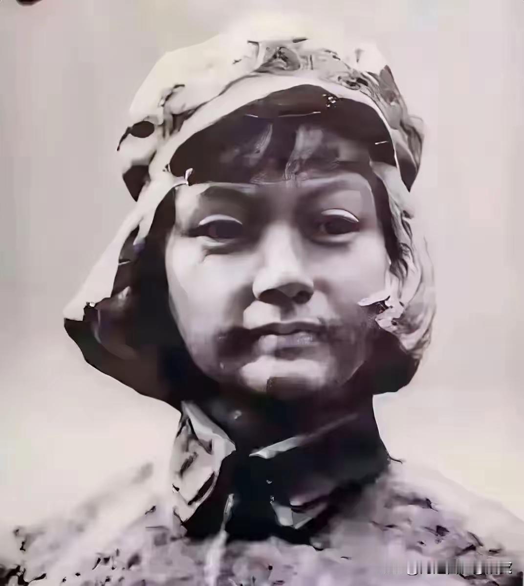 1929年的一个深夜，朱德和怀着身孕的妻子伍若兰突然被敌人的士兵团团围住。
就在