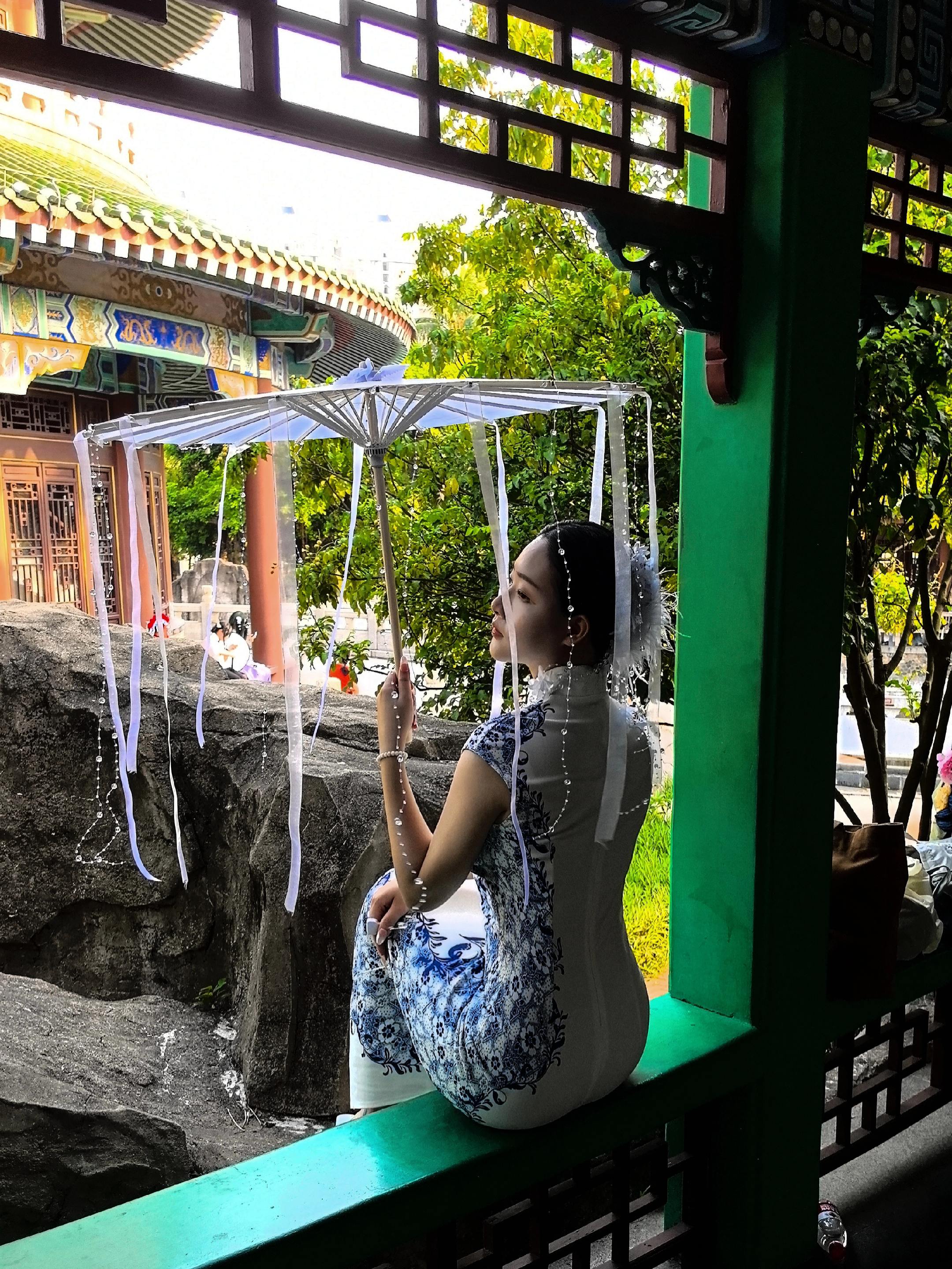 爱她像块冰 恨她太聪明。