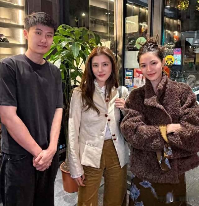 巴黎吃火锅偶遇吴千语钟楚曦！两个素颜大美女同框，真的挺意外的