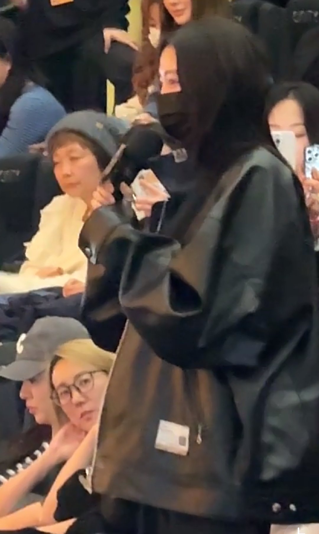 关晓彤去了得闲谨制北京首映礼关晓彤亮相得闲谨制北京首映礼 素颜亮相 